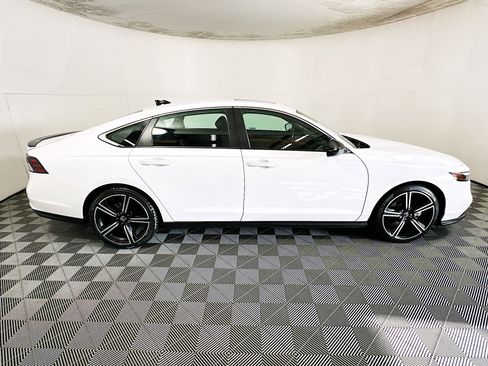 Used 2023 Honda Accord Sport image 2