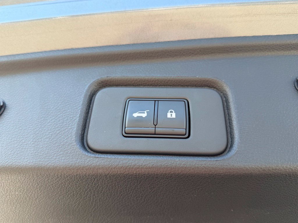 Used 2025 Nissan Pathfinder SL FWD image 7