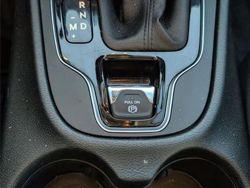 Used 2022 Jeep Cherokee Limited image 21