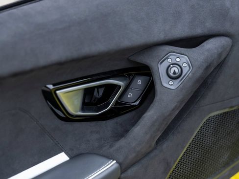 Used 2023 Lamborghini Huracan Tecnica RWD image 19