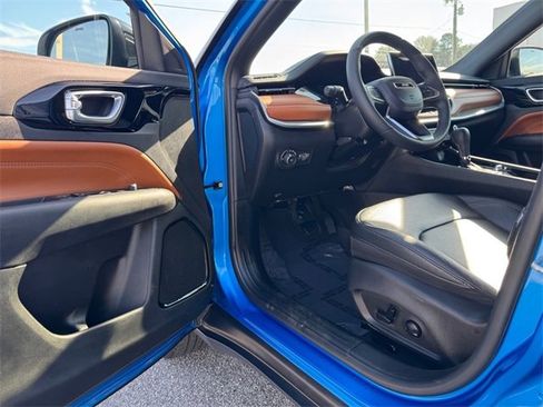 Used 2024 Jeep Compass Limited image 12