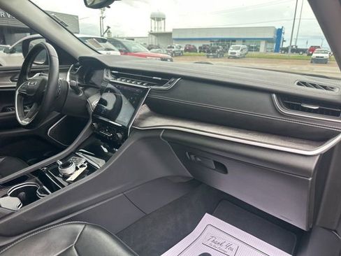 Used 2022 Jeep Grand Cherokee L Limited AWD/4WD image 9