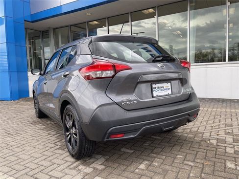 Used 2019 Nissan Kicks SR image 3