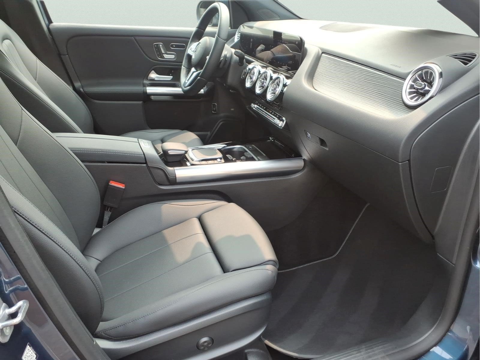 Certified 2023 Mercedes-Benz GLA 250 4MATIC image 28
