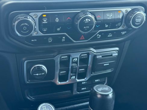 Used 2022 Jeep Wrangler Unlimited Sahara image 26