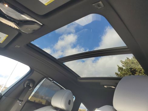 Certified 2023 BMW X6 xDrive40i w/ M Sport Package image 9