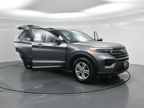 Certified 2022 Ford Explorer XLT w/ Class IV Trailer Tow Package image 35