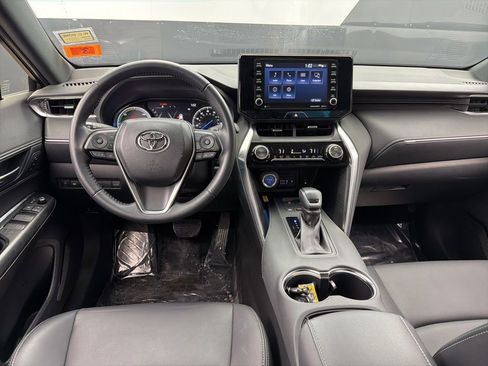 Used 2022 Toyota Venza XLE image 7