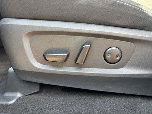 Used 2025 Nissan Pathfinder SV FWD image 22
