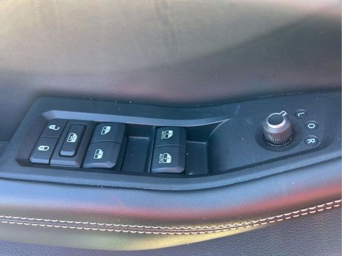 Certified 2023 Jeep Grand Cherokee Limited w/ Luxury Tech Group II image 30