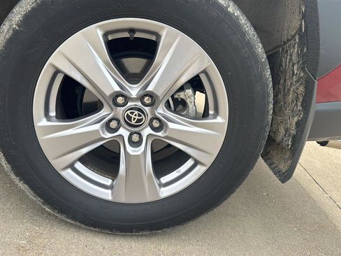 Used 2023 Toyota RAV4 XLE w/ Convenience Package image 16