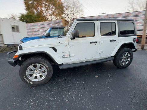 Used 2019 Jeep Wrangler Unlimited Sahara w/ Uconnect 4C Nav & Sound Group image 5