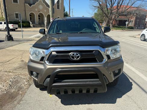 Used 2012 Toyota Tacoma 4x4 Double Cab w/ SR5 Pkg image 8