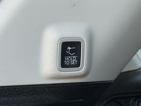 Certified 2023 Jeep Grand Cherokee Limited w/ Luxury Tech Group II RWD image 16