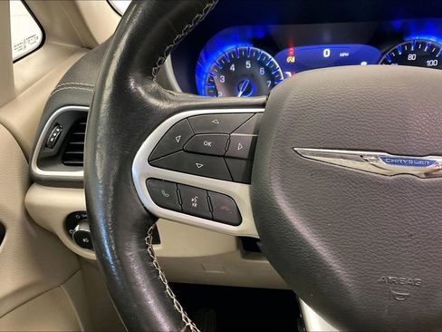Used 2021 Chrysler Pacifica Touring-L w/ Uconnect Theater Family Group image 17