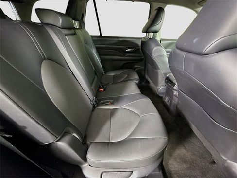 Certified 2024 Toyota Grand Highlander XLE image 28