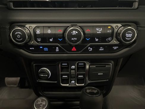 Used 2024 Jeep Wrangler High Altitude image 38