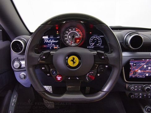 Used 2019 Ferrari Portofino image 9