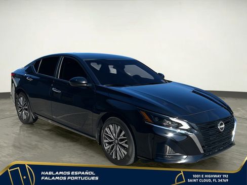 Used 2023 Nissan Altima 2.5 SV w/ SV Premium Package AWD/4WD image 8