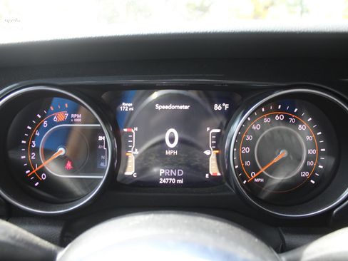 Used 2023 Jeep Wrangler Unlimited Sahara AWD/4WD image 27