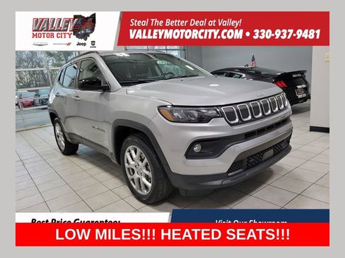 Used 2022 Jeep Compass Latitude image 1