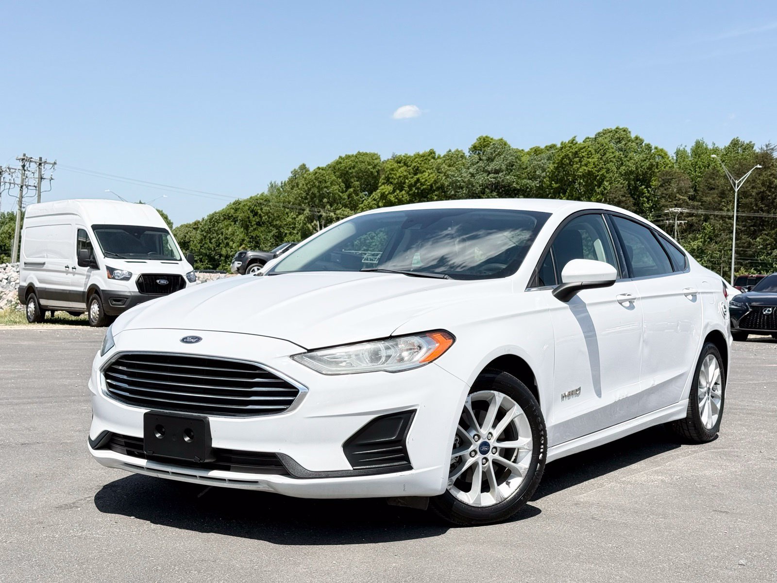 Used 2019 Ford Fusion SE FWD image 1