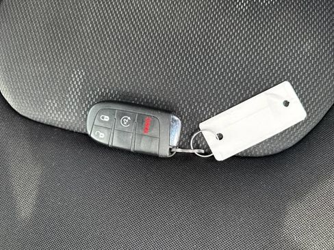 Used 2015 Jeep Renegade Latitude w/ Popular Equipment Group FWD image 28