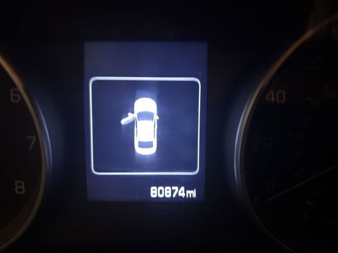 Used 2017 Hyundai Elantra Limited image 12