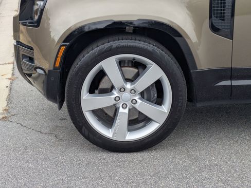 Used 2025 Land Rover Defender 110 X-Dynamic SE image 35