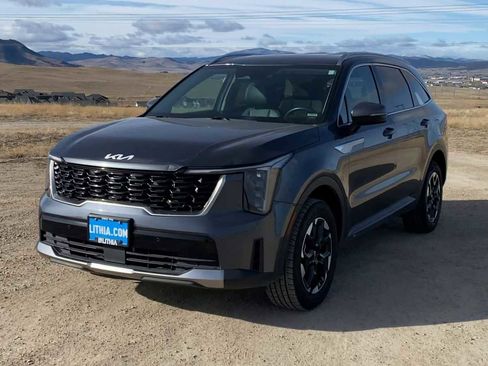 Used 2024 Kia Sorento S image 4