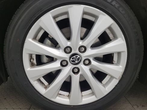 Used 2019 Toyota Camry LE w/ Carpet Mat Package FWD image 31