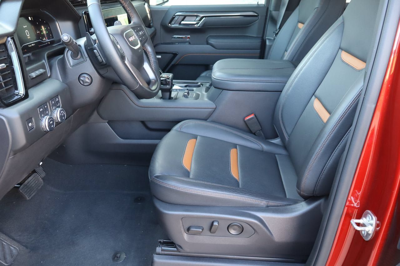 Used 2025 GMC Sierra 1500 AT4 w/ AT4 Premium Package AWD/4WD image 15