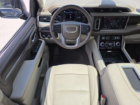 Used 2021 GMC Yukon Denali w/ Denali Ultimate Package AWD/4WD image 3