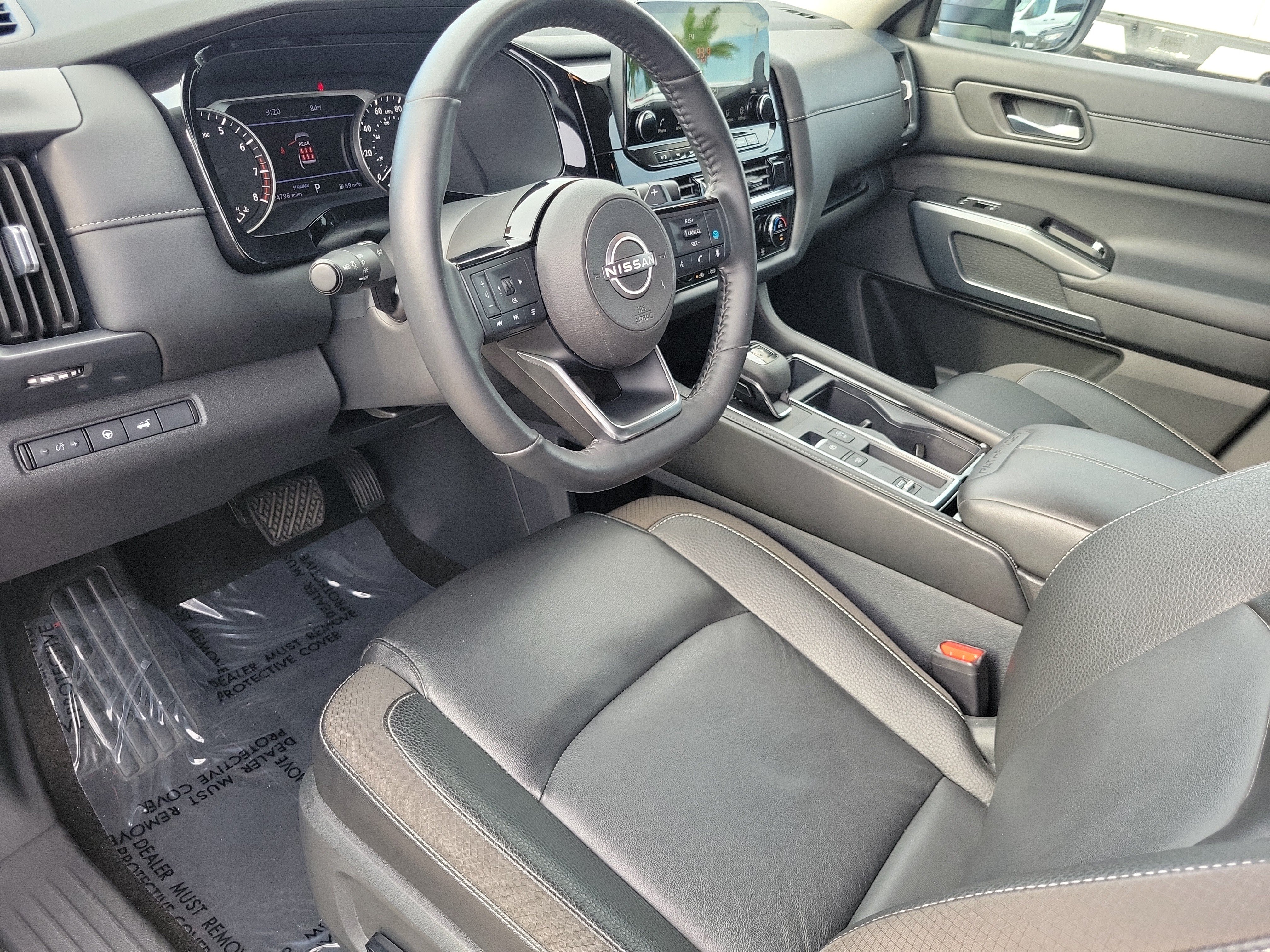 Used 2024 Nissan Pathfinder SL w/ Black Appearance Package FWD image 9