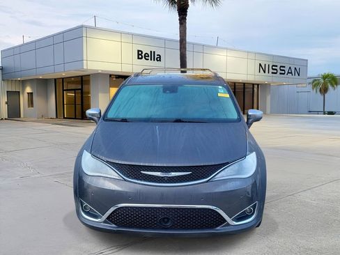 Used 2019 Chrysler Pacifica Limited w/ Advanced Safetytec Group image 2