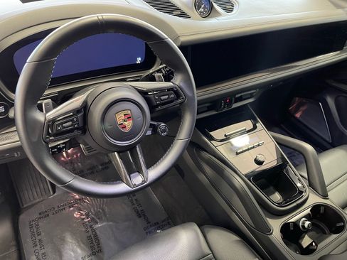Used 2025 Porsche Cayenne GTS AWD/4WD image 29