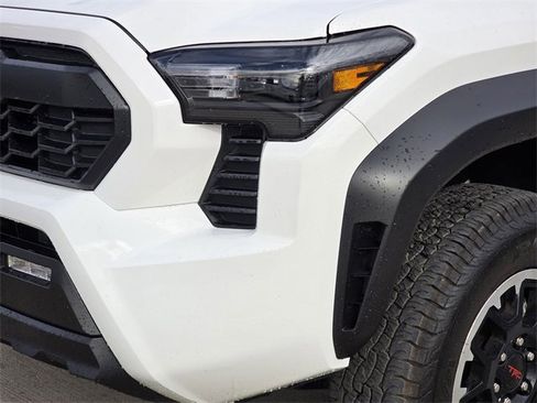 Certified 2025 Toyota Tacoma TRD Off-Road image 6