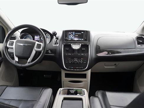Used 2015 Chrysler Town & Country Touring-L w/ Driver Convenience Group image 17