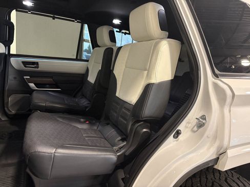 Used 2025 Toyota Sequoia Capstone AWD/4WD image 28