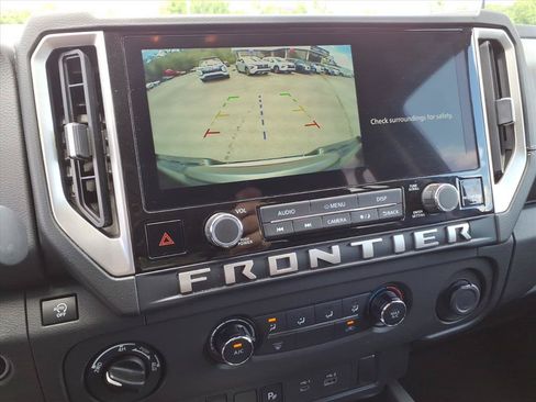 Certified 2025 Nissan Frontier SV AWD/4WD image 17