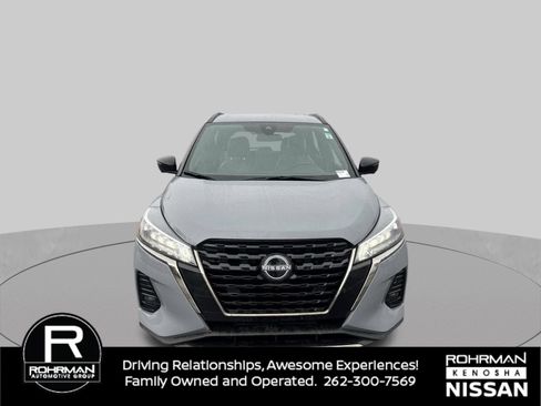 Used 2023 Nissan Kicks SR w/ SR Premium Package FWD image 9