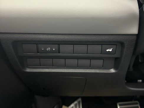 New 2025 Mitsubishi Outlander SE image 18