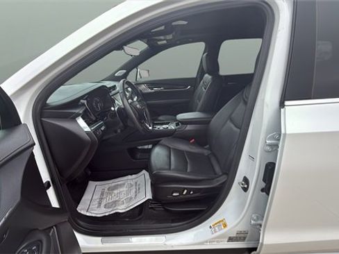 Used 2023 Cadillac XT6 Premium Luxury image 12