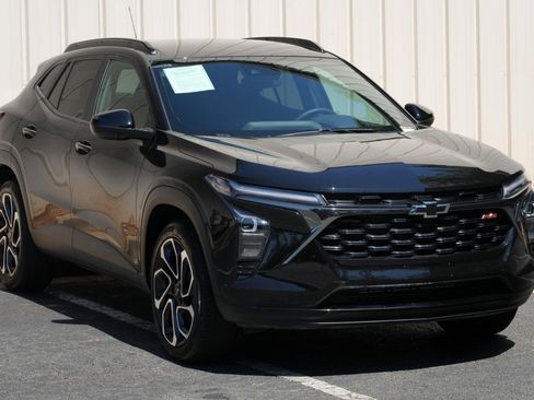 Used 2025 Chevrolet Trax RS FWD image 50