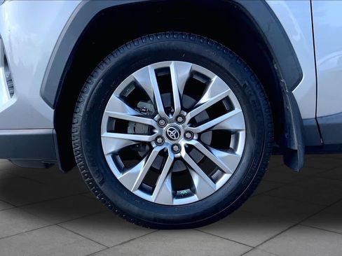 Used 2021 Toyota RAV4 XLE Premium FWD image 11