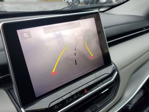 Certified 2022 Jeep Compass Limited image 16