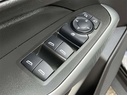 Used 2025 Chevrolet Trax LS w/ LS Convenience Package image 16