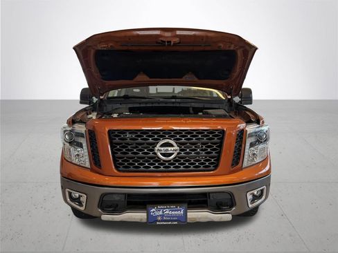 Used 2019 Nissan Titan PRO-4X w/ Pro-4x Convenience Package AWD/4WD image 4