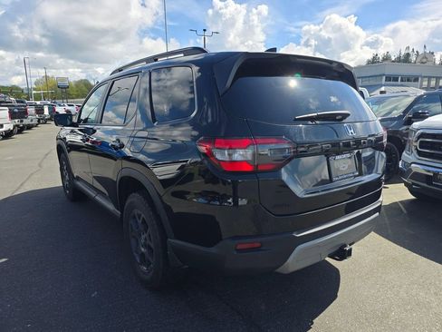 Used 2023 Honda Pilot TrailSport image 5