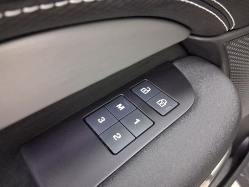 New 2026 Land Rover Discovery Limited Edition image 11